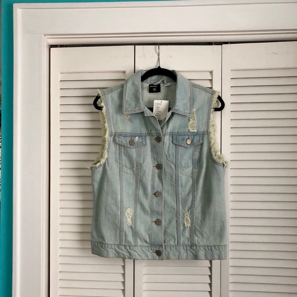 ❌[SOLD]❌ NWT - Urban Outfitters light denim vest